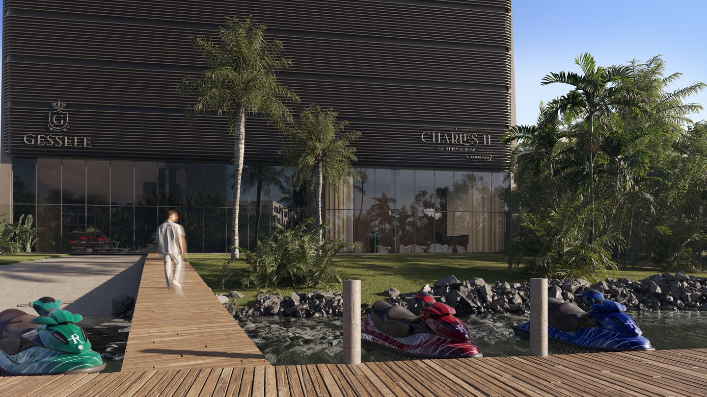 Charles II Yacht Royal Home by Okean — Marina vista do rio Perequê